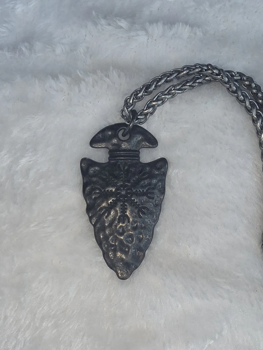 Antique-Look Celtic Arrowhead Pendant Necklace in Aged Silver